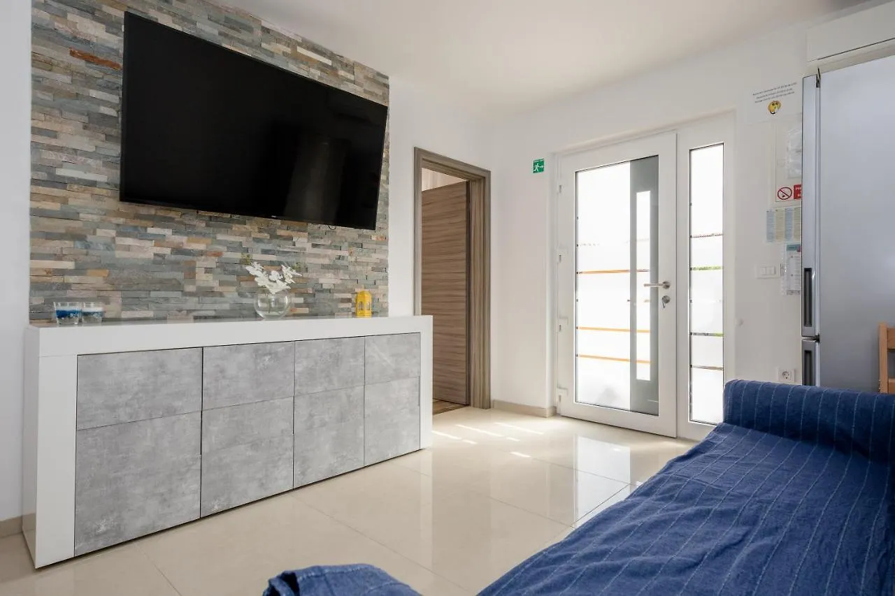 Apartments Gael Lopar